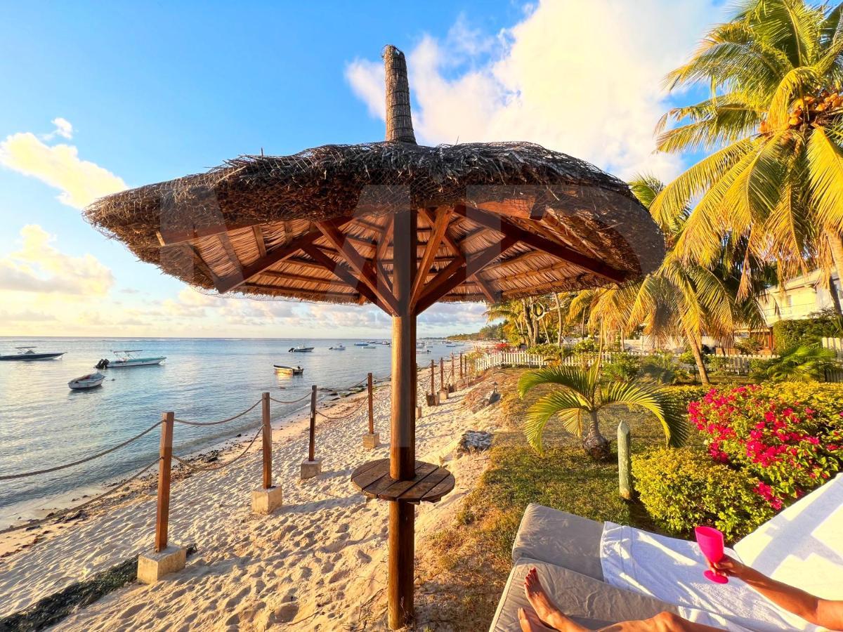 Caro'S Beachfront Trou aux Biches Dış mekan fotoğraf