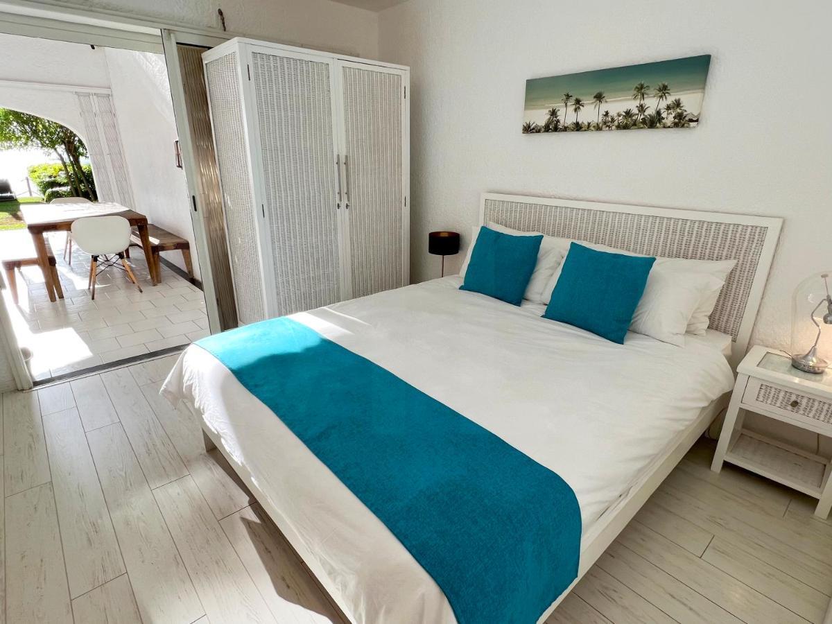 Caro'S Beachfront Trou aux Biches Dış mekan fotoğraf