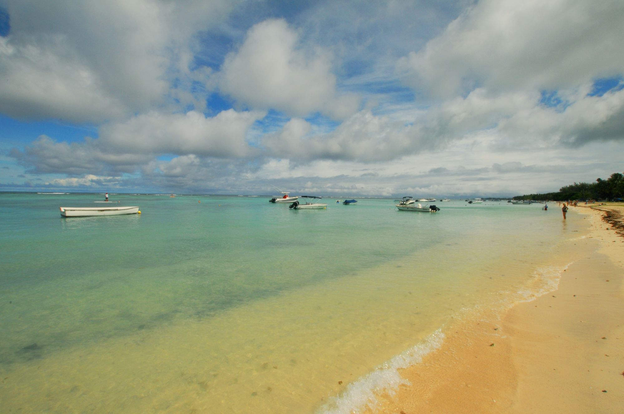 Caro'S Beachfront Trou aux Biches Dış mekan fotoğraf
