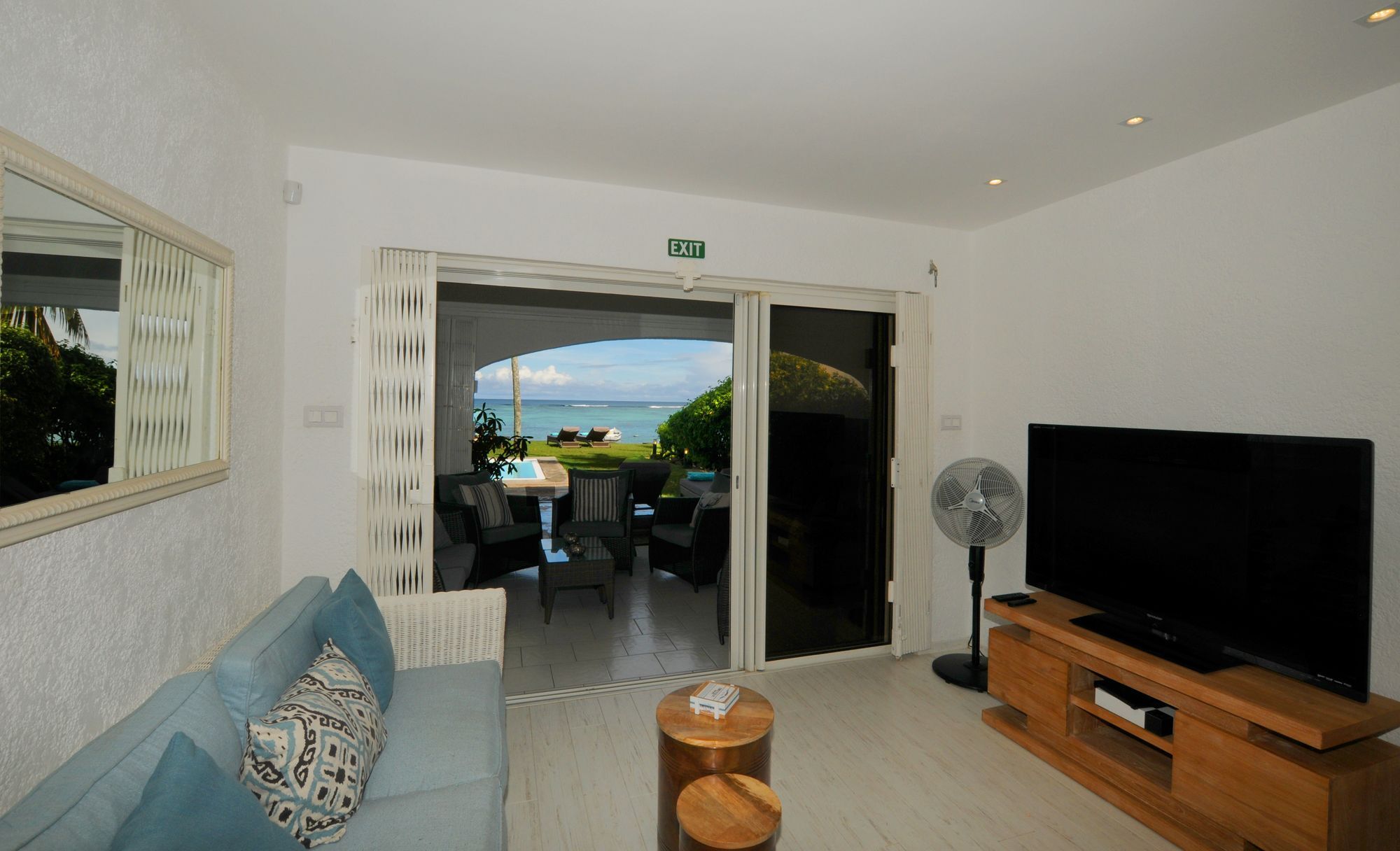 Caro'S Beachfront Trou aux Biches Dış mekan fotoğraf