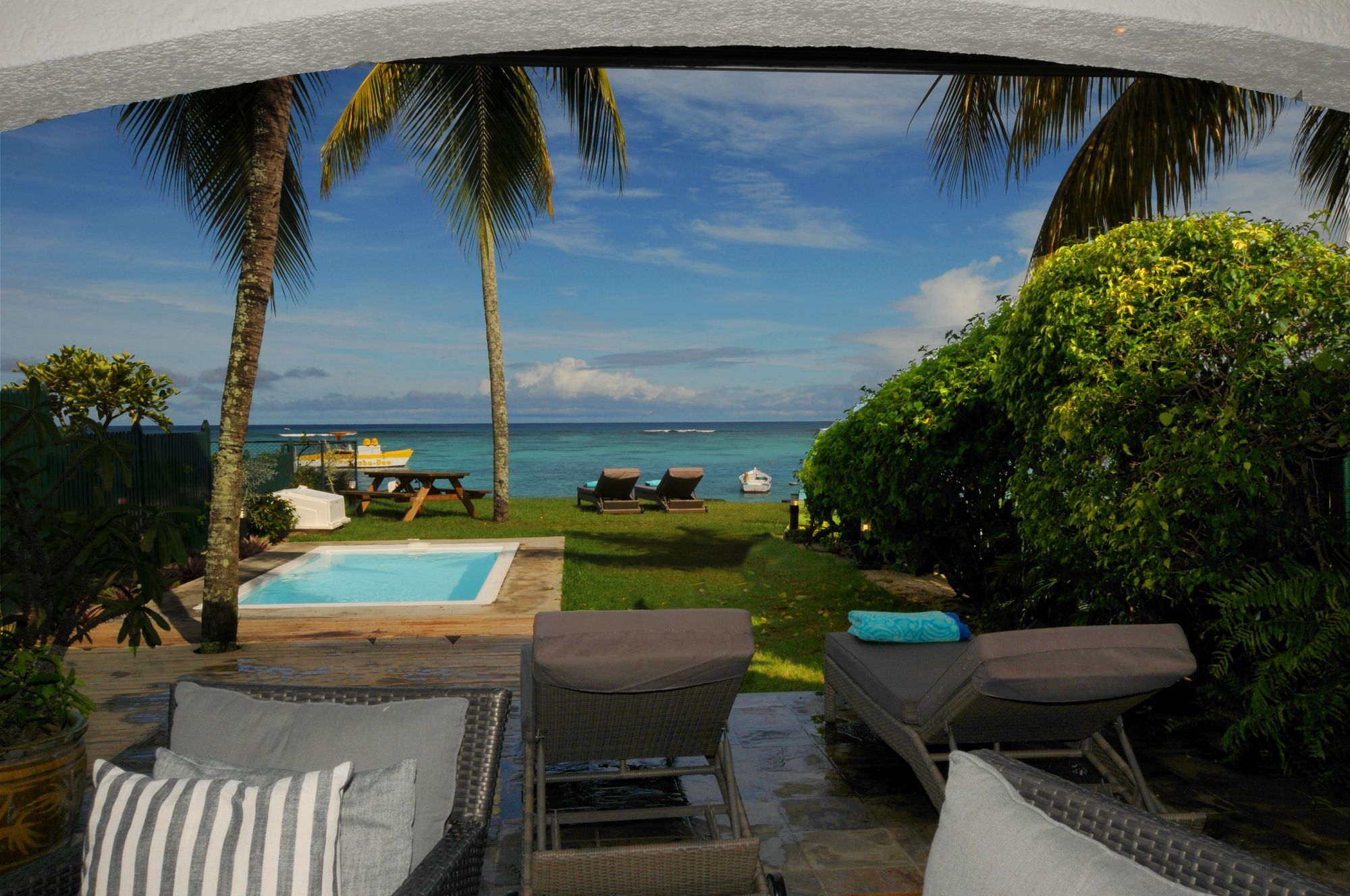 Caro'S Beachfront Trou aux Biches Dış mekan fotoğraf
